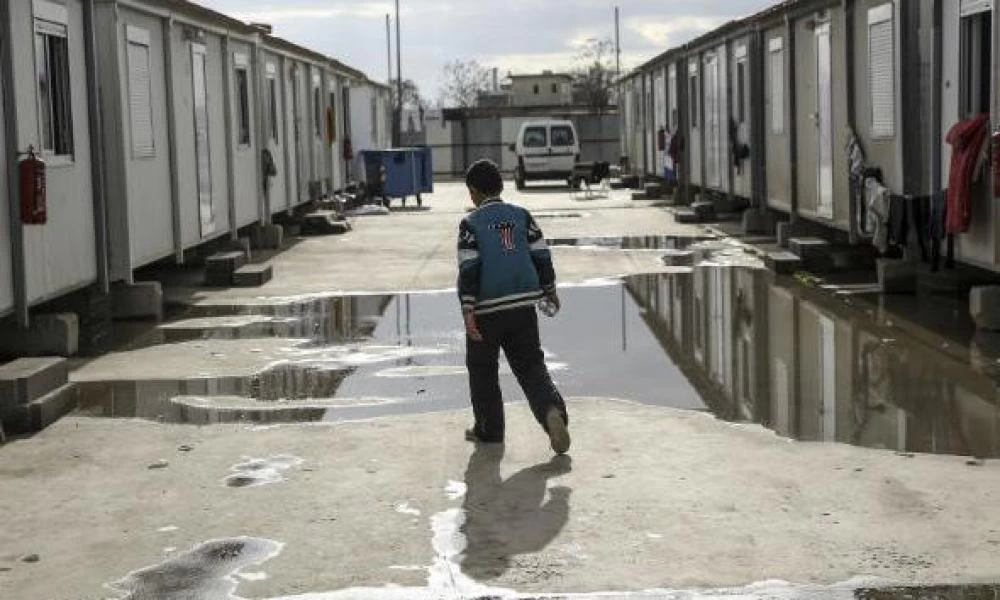 Κλείνει η δομή προσφύγων στον Ελαιώνα - Συνάντηση Μπακογιάνη-Μηταράκη